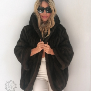 585. HAINA BLANA NURCA (VIZON),GLUGA